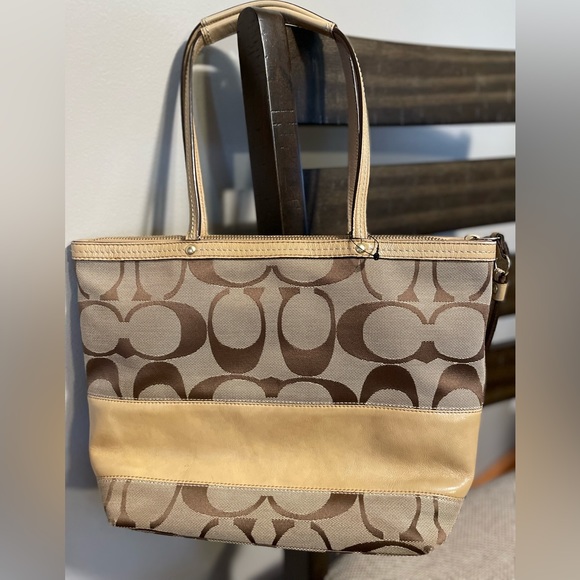 Coach purse. - Picture 7 of 7